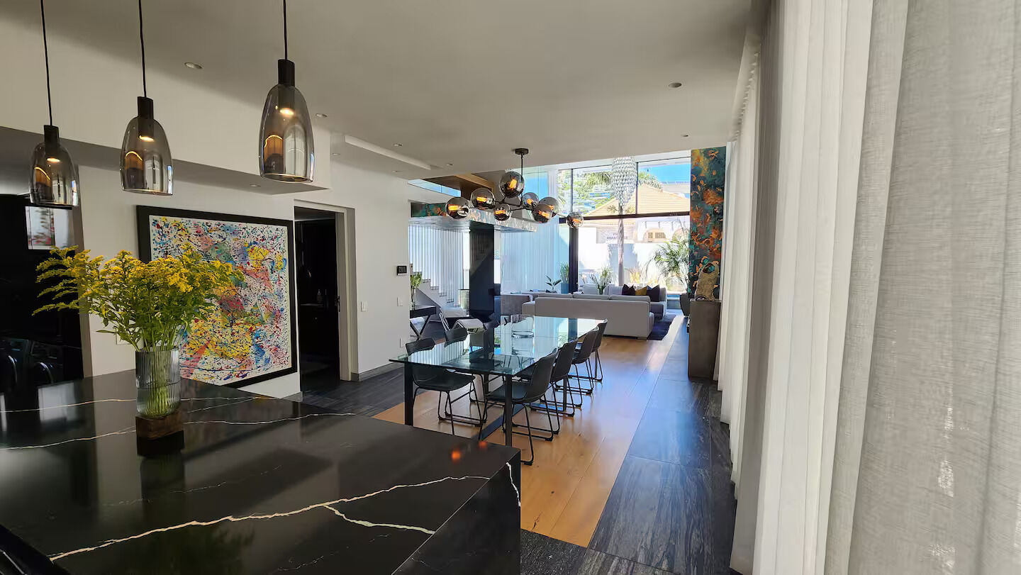 3 Bedroom Apartment For Sale in Bantry Bay, photo 7