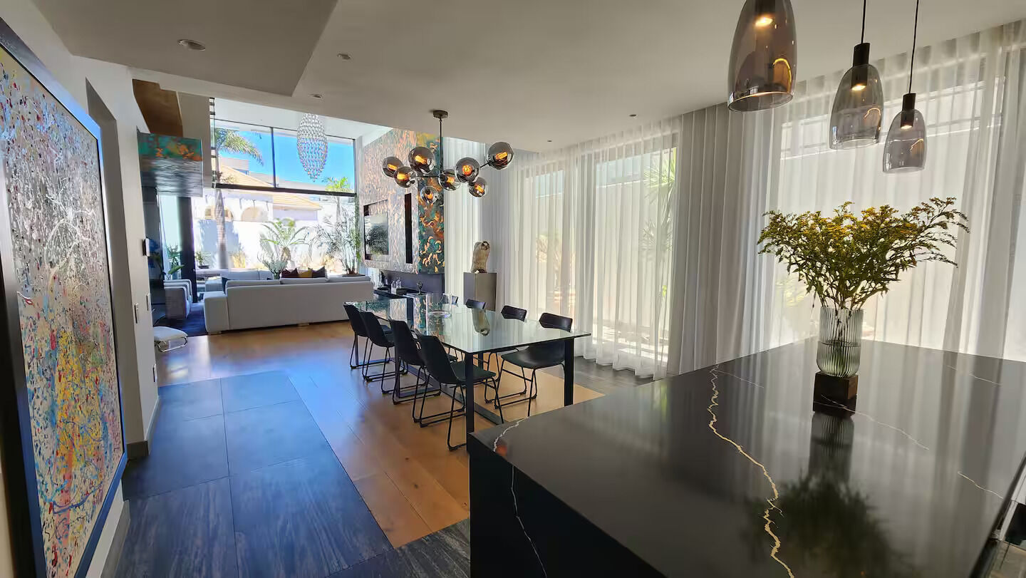 3 Bedroom Apartment For Sale in Bantry Bay, photo 10