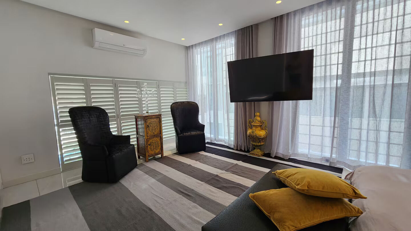 3 Bedroom Apartment For Sale in Bantry Bay, photo 11