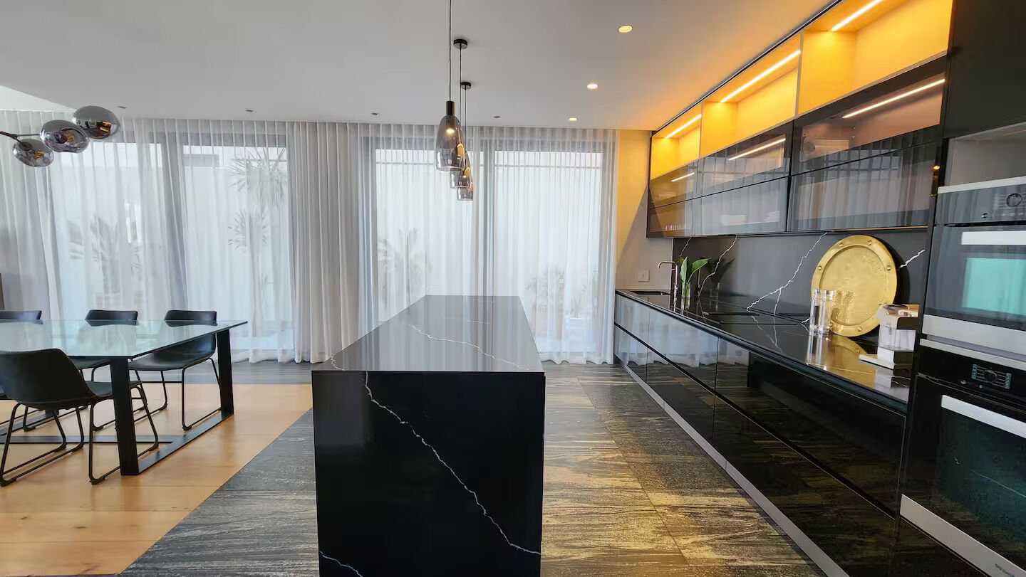 3 Bedroom Apartment For Sale in Bantry Bay, photo 12