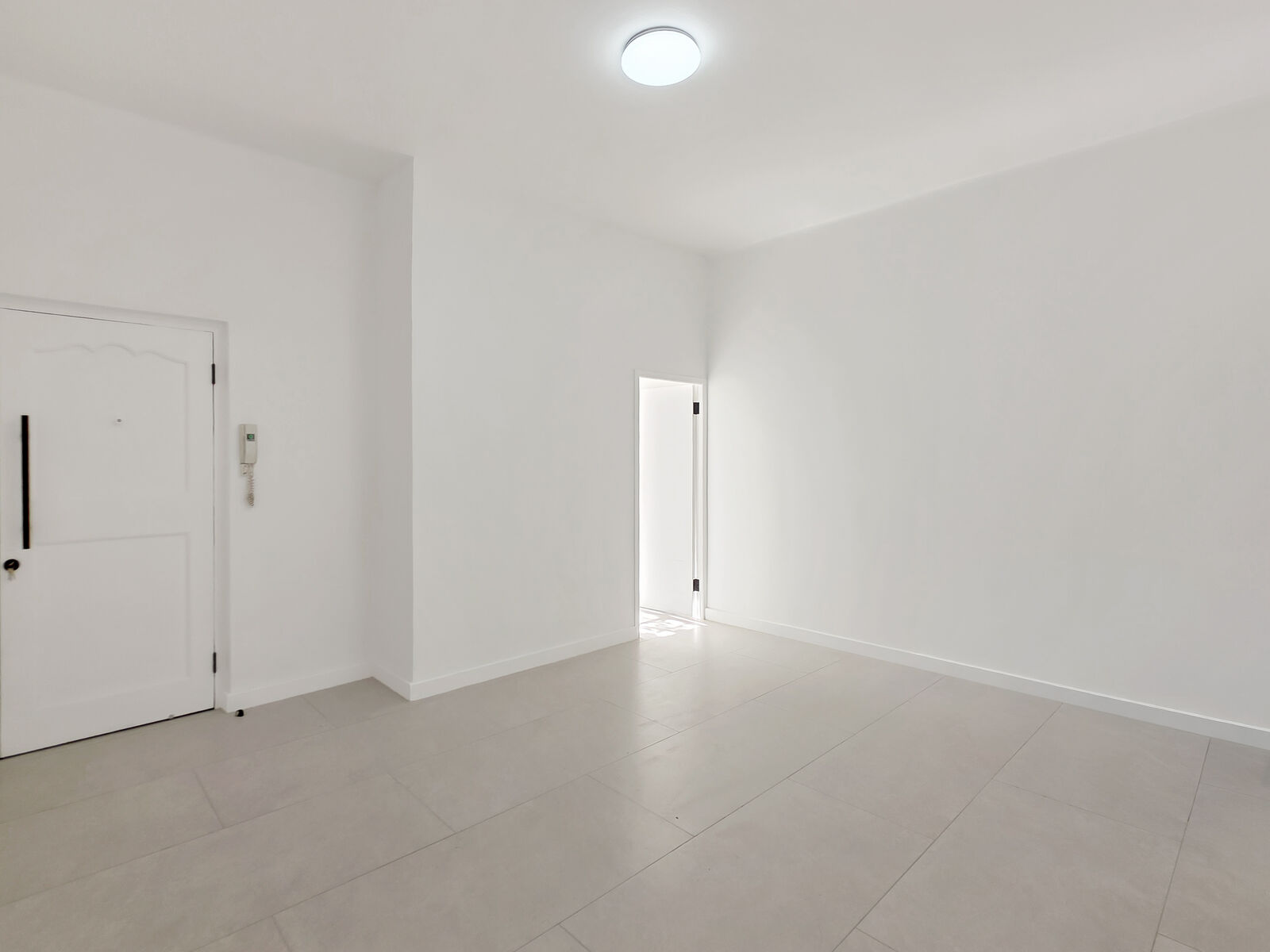 2 Bedroom Apartment For Sale in Sea Point, photo 5
