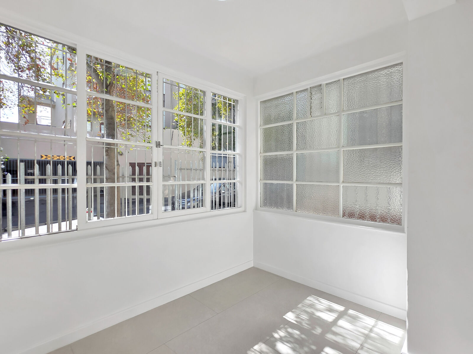 2 Bedroom Apartment For Sale in Sea Point, photo 11