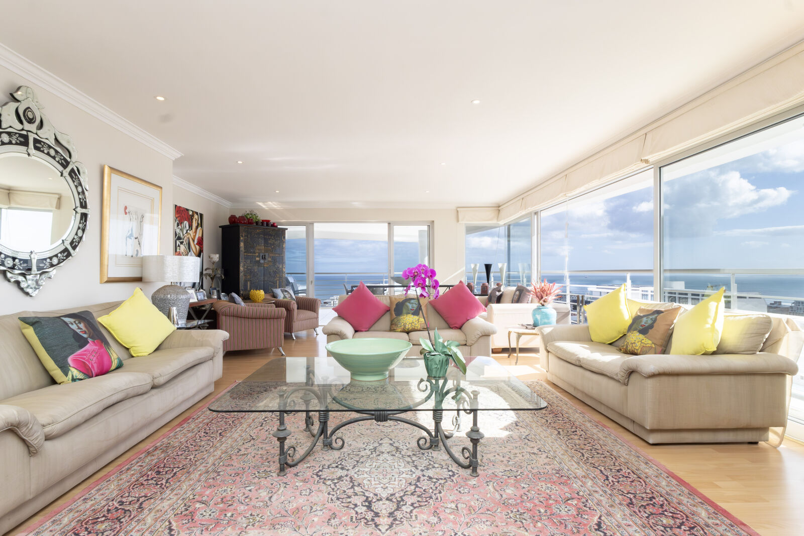 3 Bedroom Apartment For Sale in Sea Point, photo 2