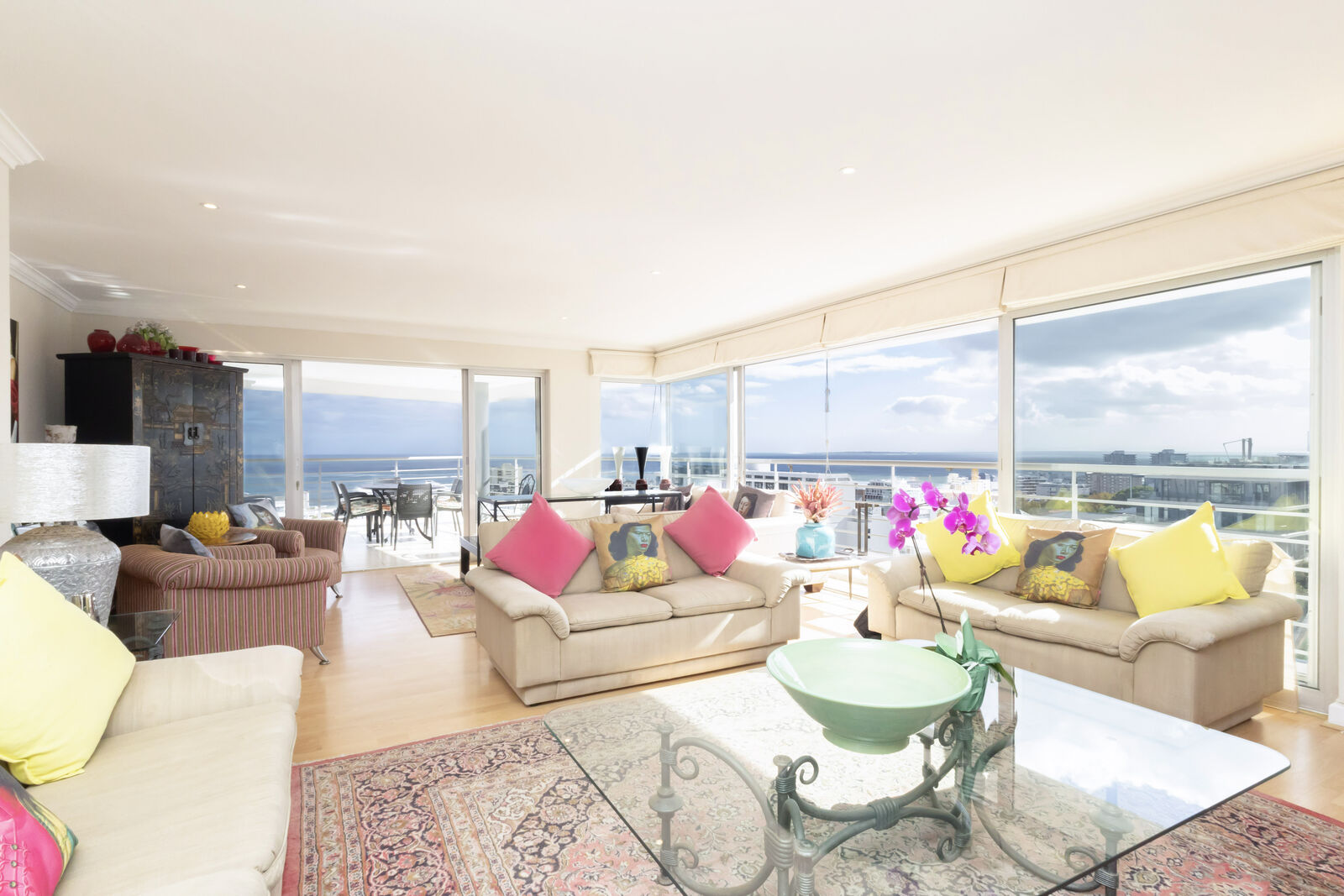 3 Bedroom Apartment For Sale in Sea Point, photo 3