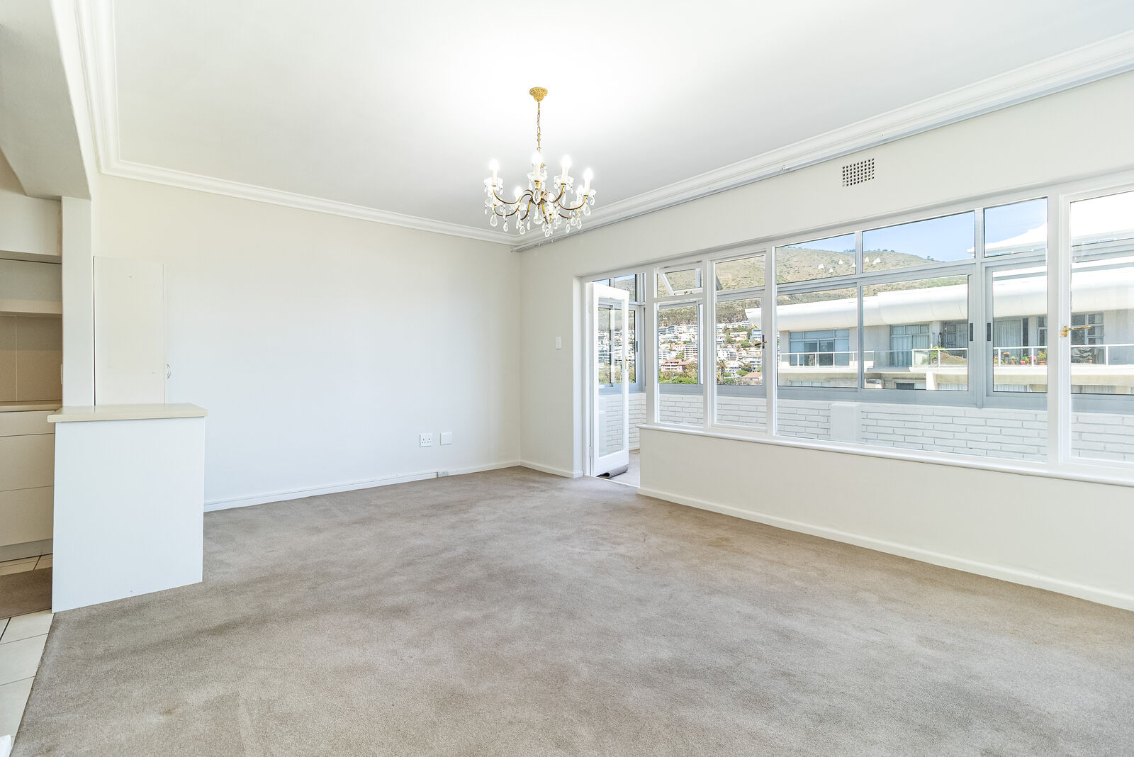 1 Bedroom Apartment For Sale in Mouille Point, photo 2