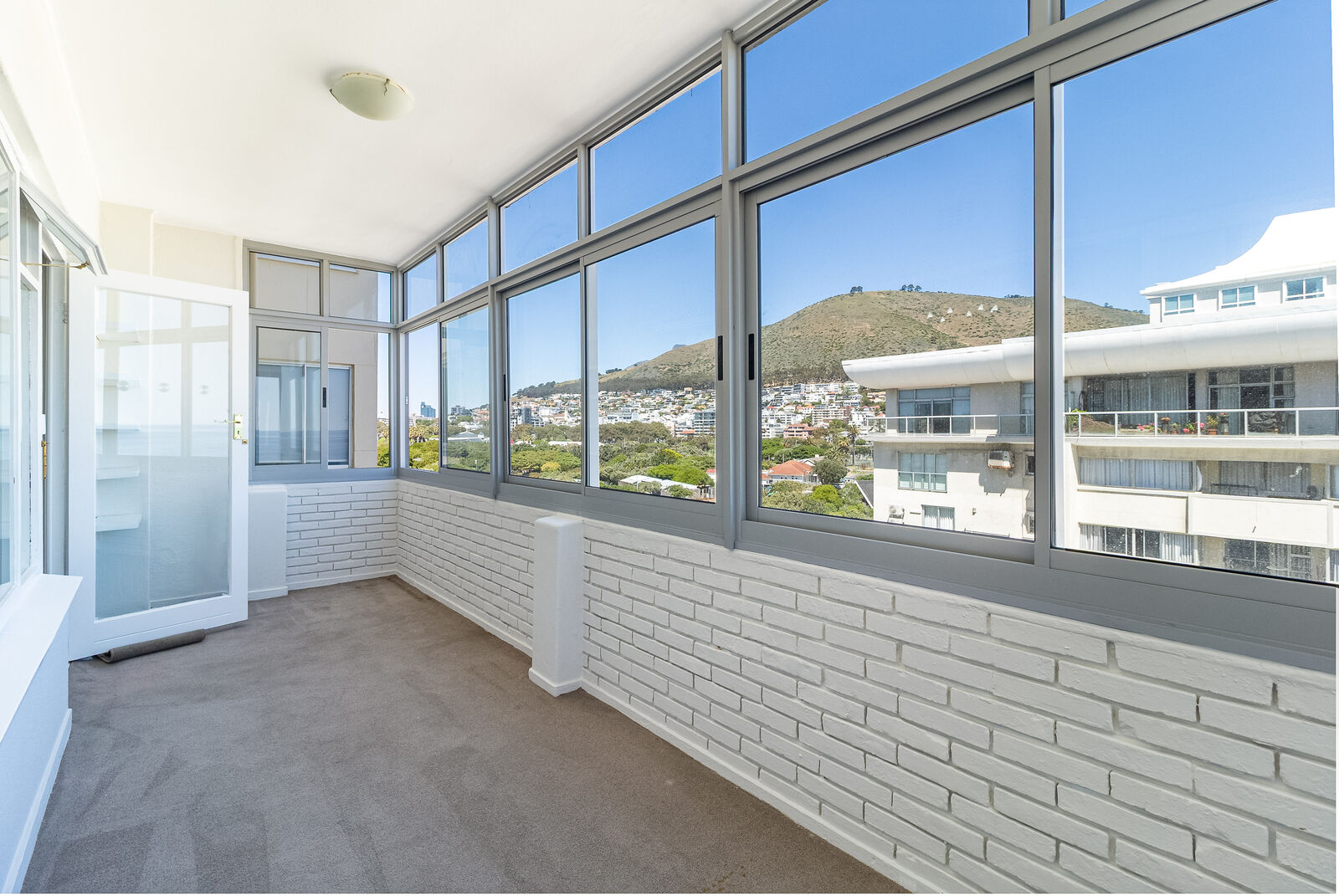 1 Bedroom Apartment For Sale in Mouille Point, photo 12