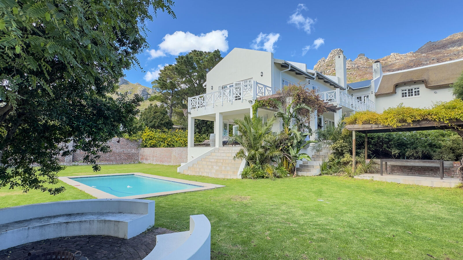 8 Bedroom Freestanding For Sale in The Meadows, photo 4