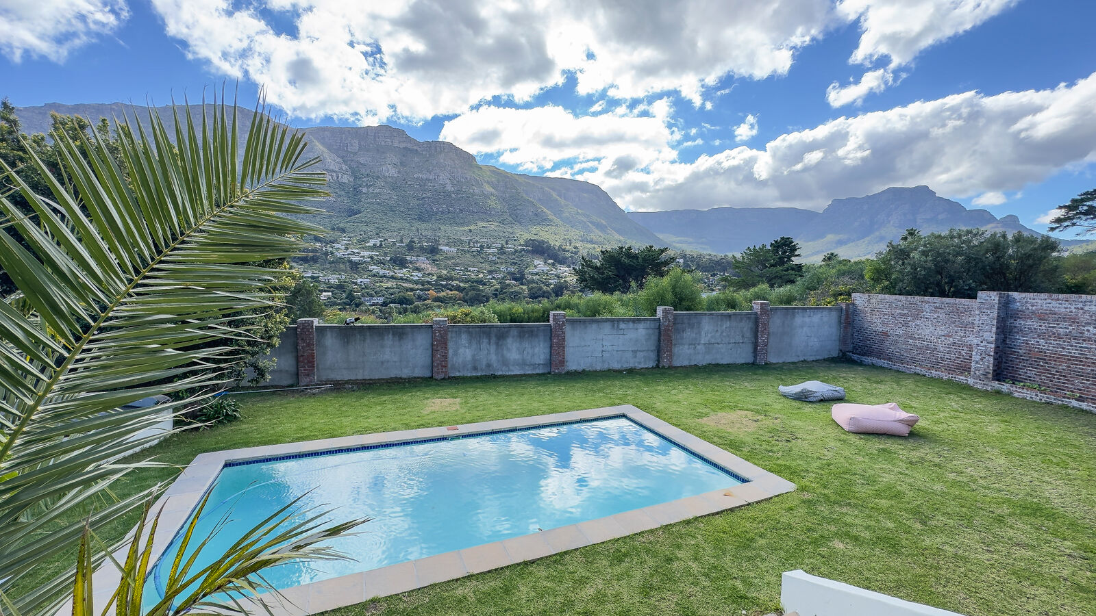 8 Bedroom Freestanding For Sale in The Meadows, photo 7