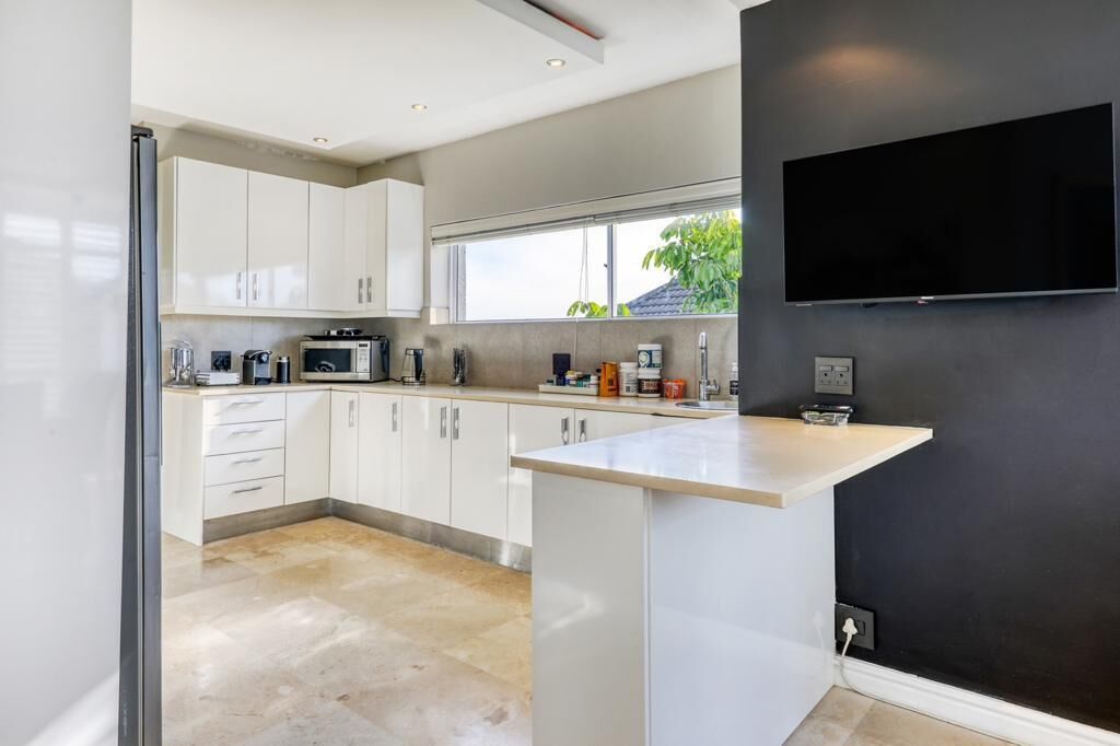 4 Bedroom House To Let in Fresnaye, photo 9