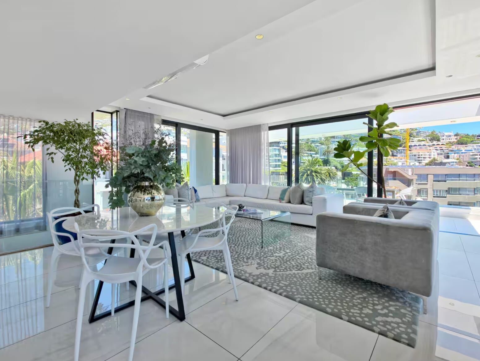 3 Bedroom Apartment To Let in Bantry Bay, photo 11