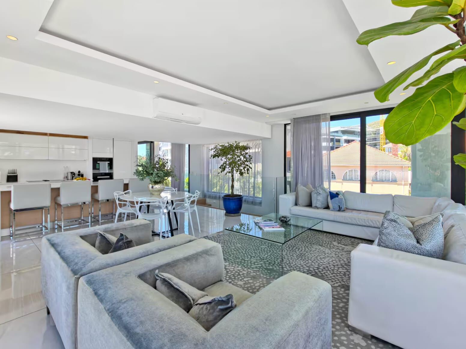 3 Bedroom Apartment To Let in Bantry Bay, photo 12