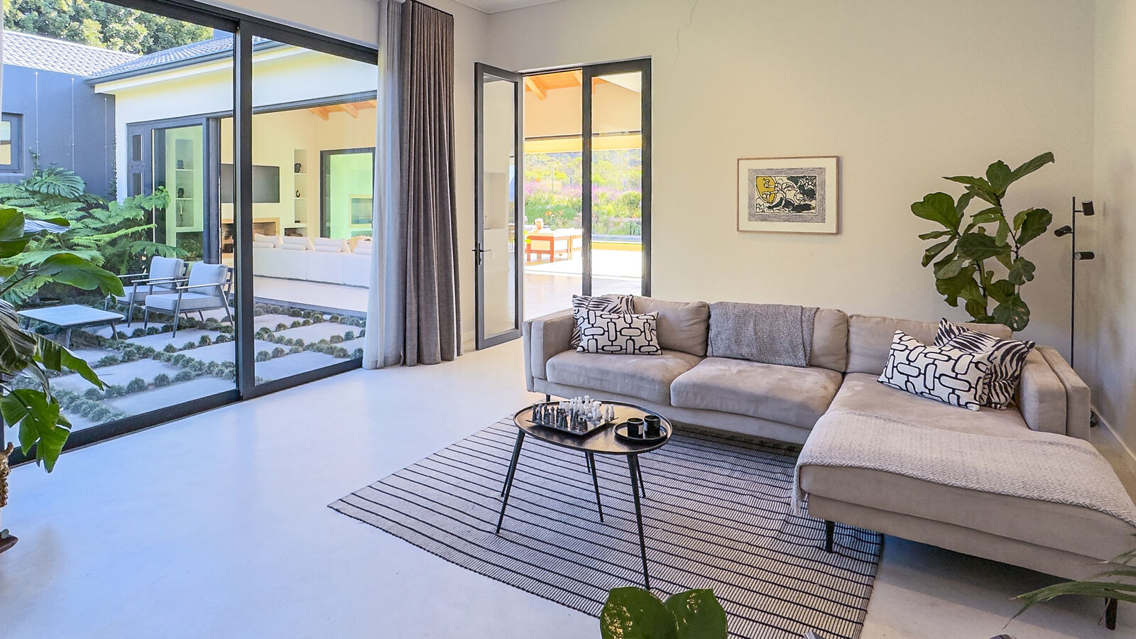 4 Bedroom Freehold To Let in Zwaanswyk, photo 7