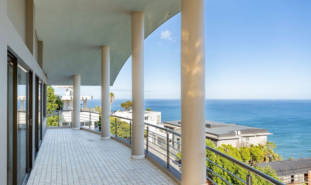 5 Bedroom Apartment For Sale in Bantry Bay, photo 2
