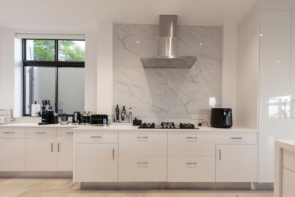 5 Bedroom Apartment For Sale in Bantry Bay, photo 3