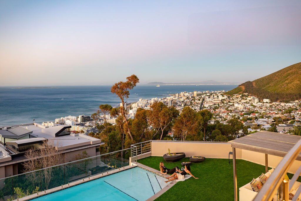 5 Bedroom Apartment For Sale in Bantry Bay, photo 8