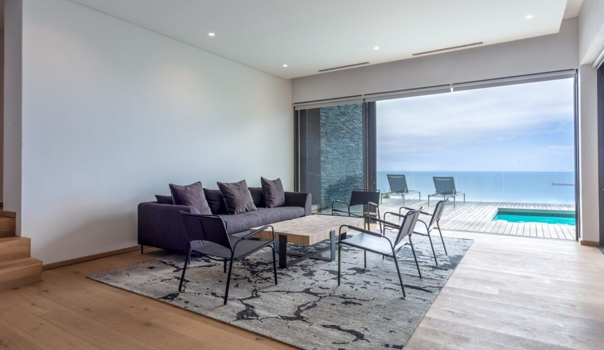 4 Bedroom Apartment For Sale in Bantry Bay, photo 2