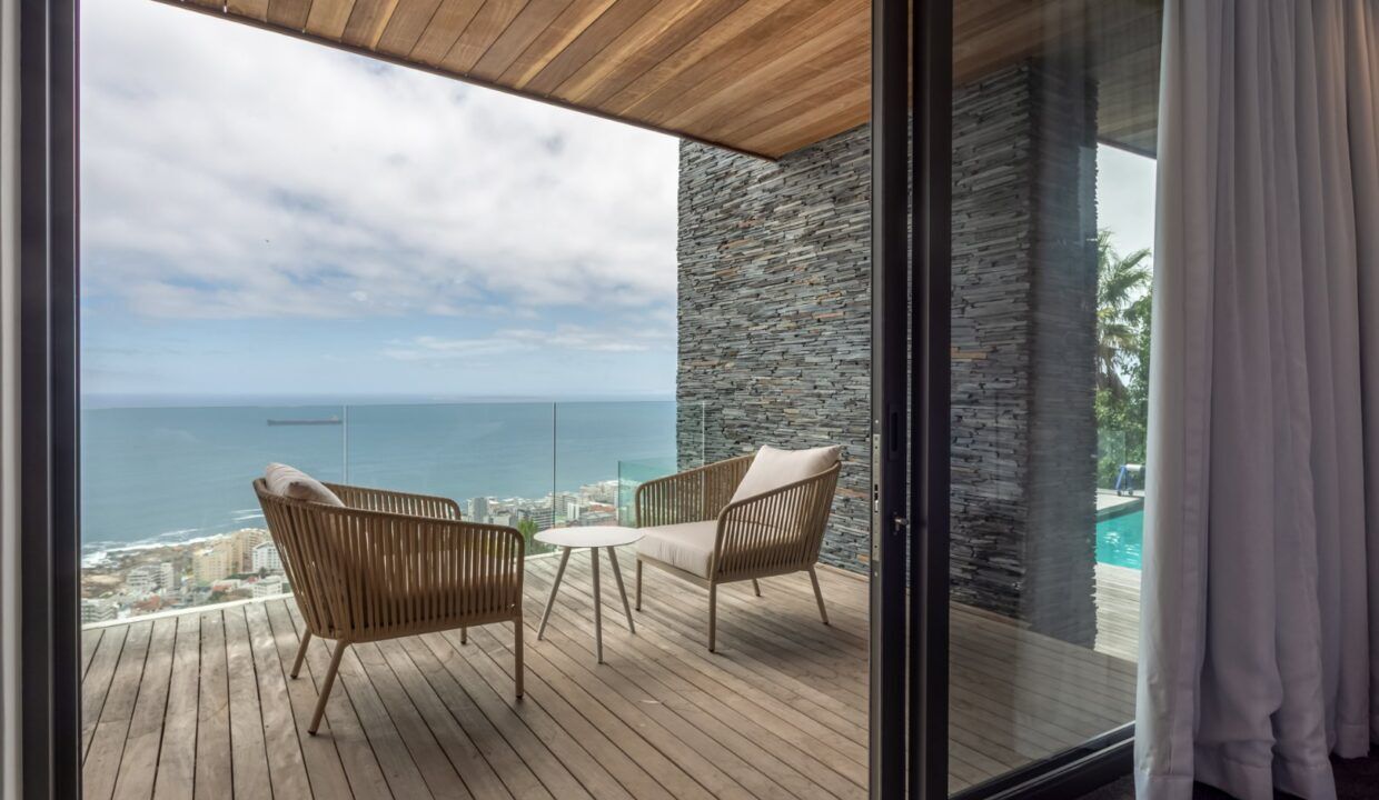 4 Bedroom Apartment For Sale in Bantry Bay, photo 3