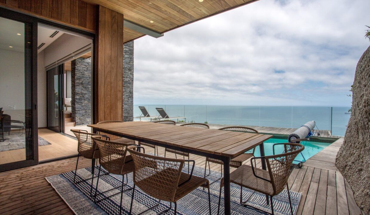 4 Bedroom Apartment For Sale in Bantry Bay, photo 4