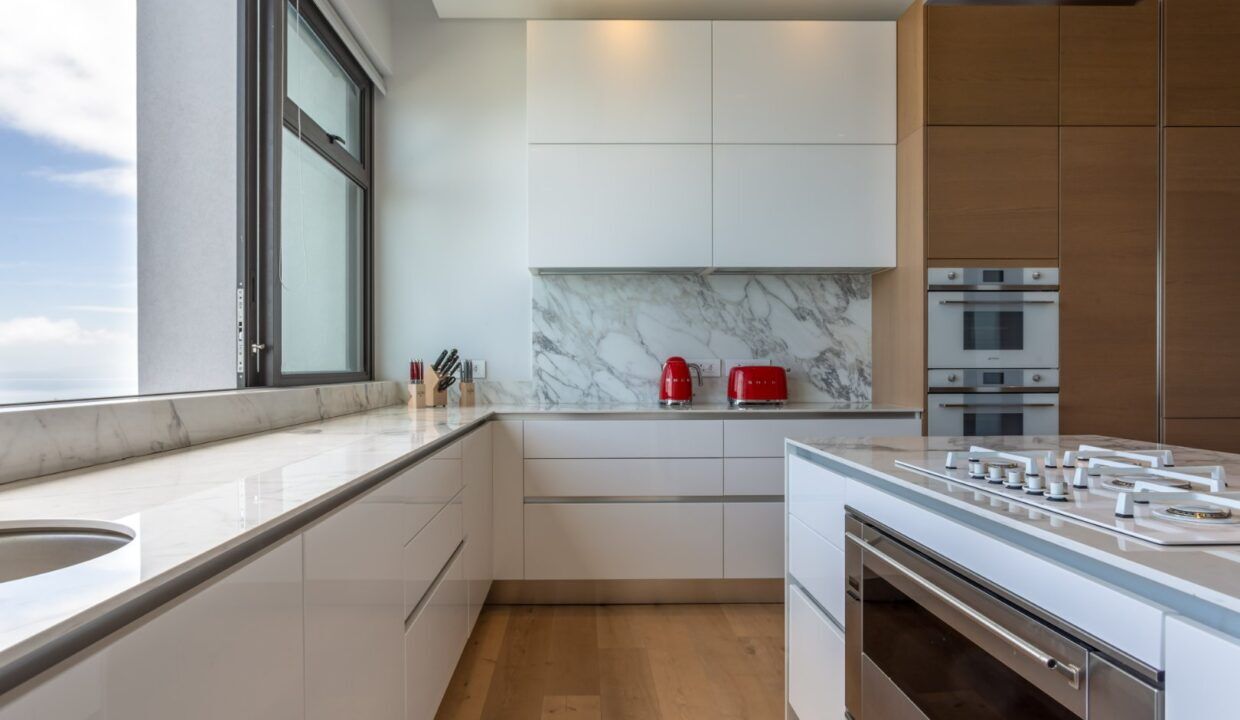 4 Bedroom Apartment For Sale in Bantry Bay, photo 6