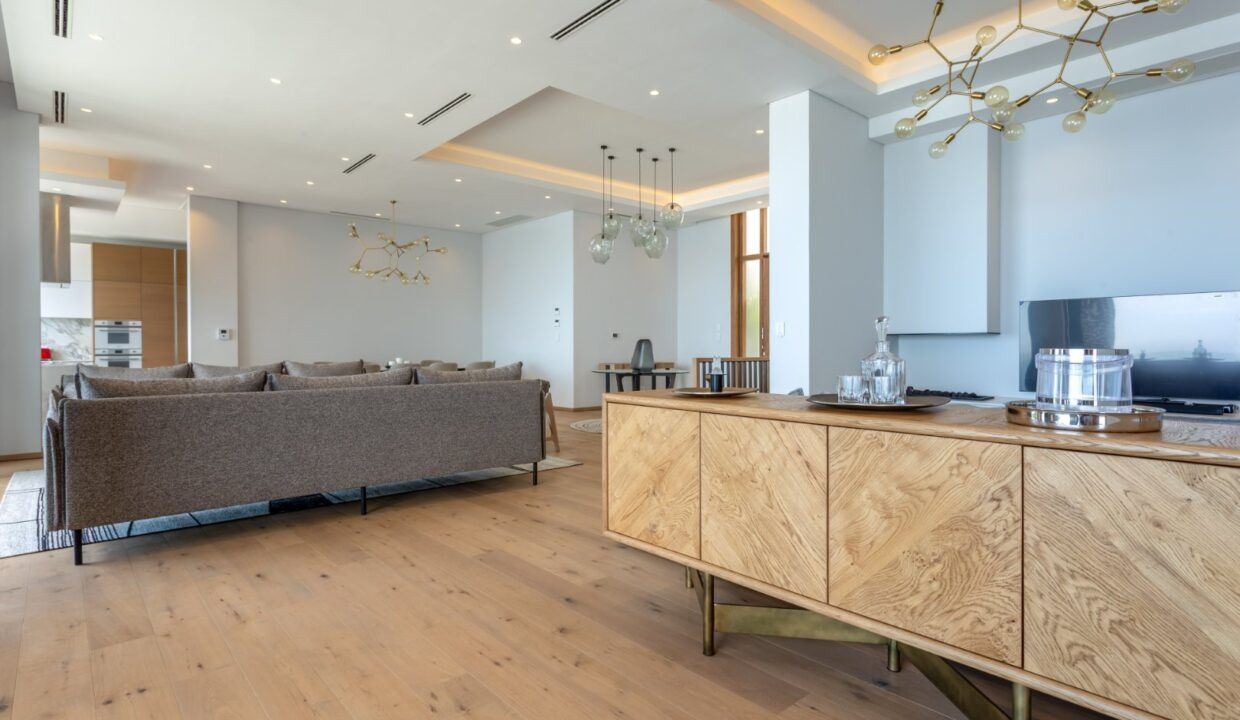 4 Bedroom Apartment For Sale in Bantry Bay, photo 8