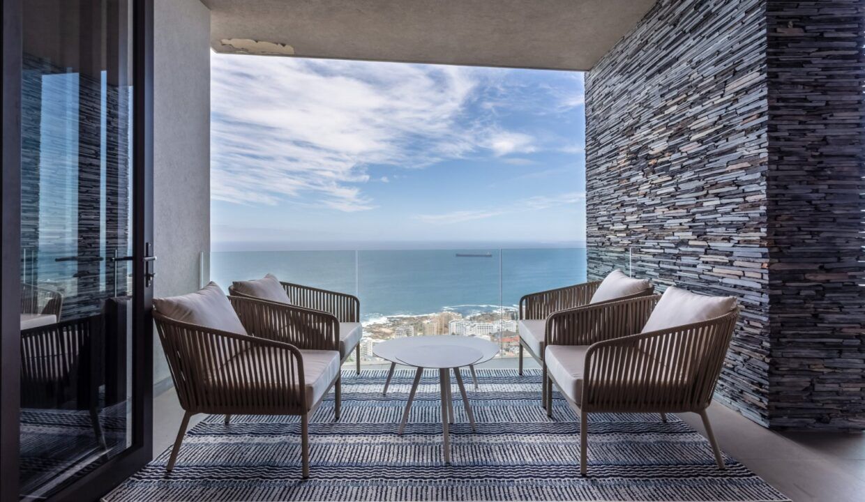 4 Bedroom Apartment For Sale in Bantry Bay, photo 9