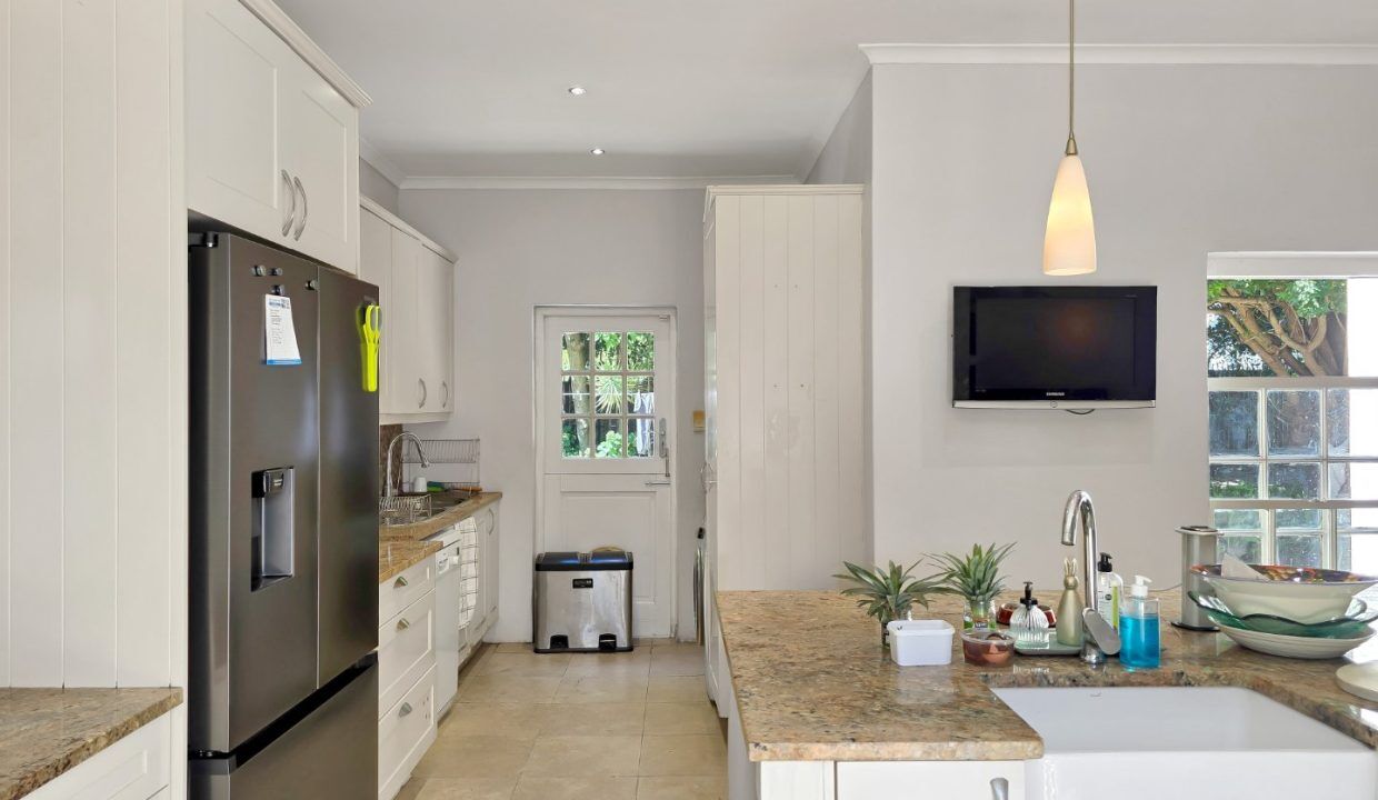 6 Bedroom House For Sale in Hout Bay Central, photo 3