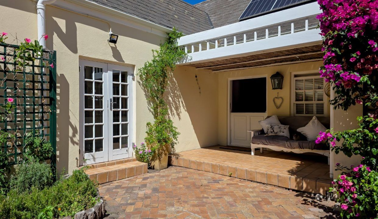 6 Bedroom House For Sale in Hout Bay Central, photo 10