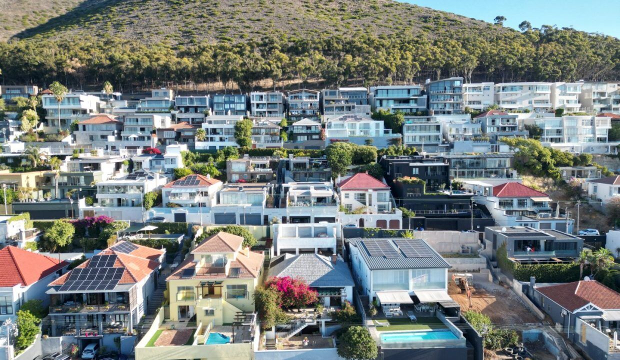 4 Bedroom House For Sale in Green Point, photo 2