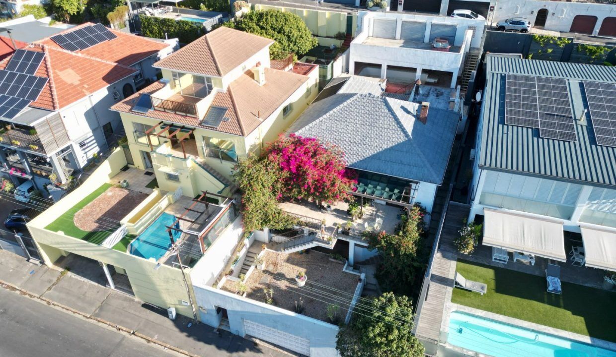 4 Bedroom House For Sale in Green Point, photo 8