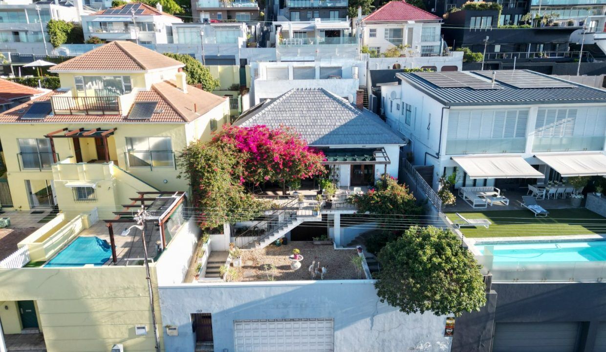 4 Bedroom House For Sale in Green Point, photo 9