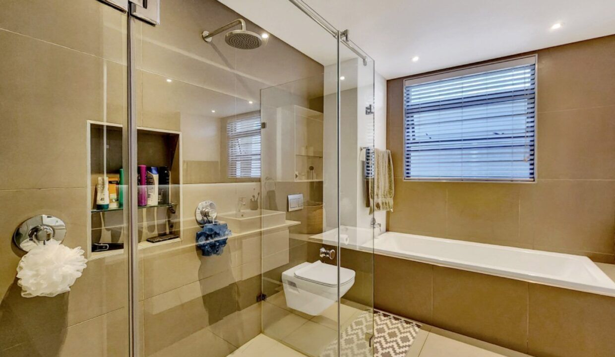 2 Bedroom Apartment For Sale in Sea Point, photo 3