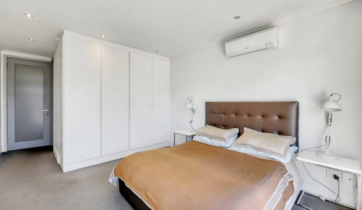 2 Bedroom Apartment For Sale in Sea Point, photo 4