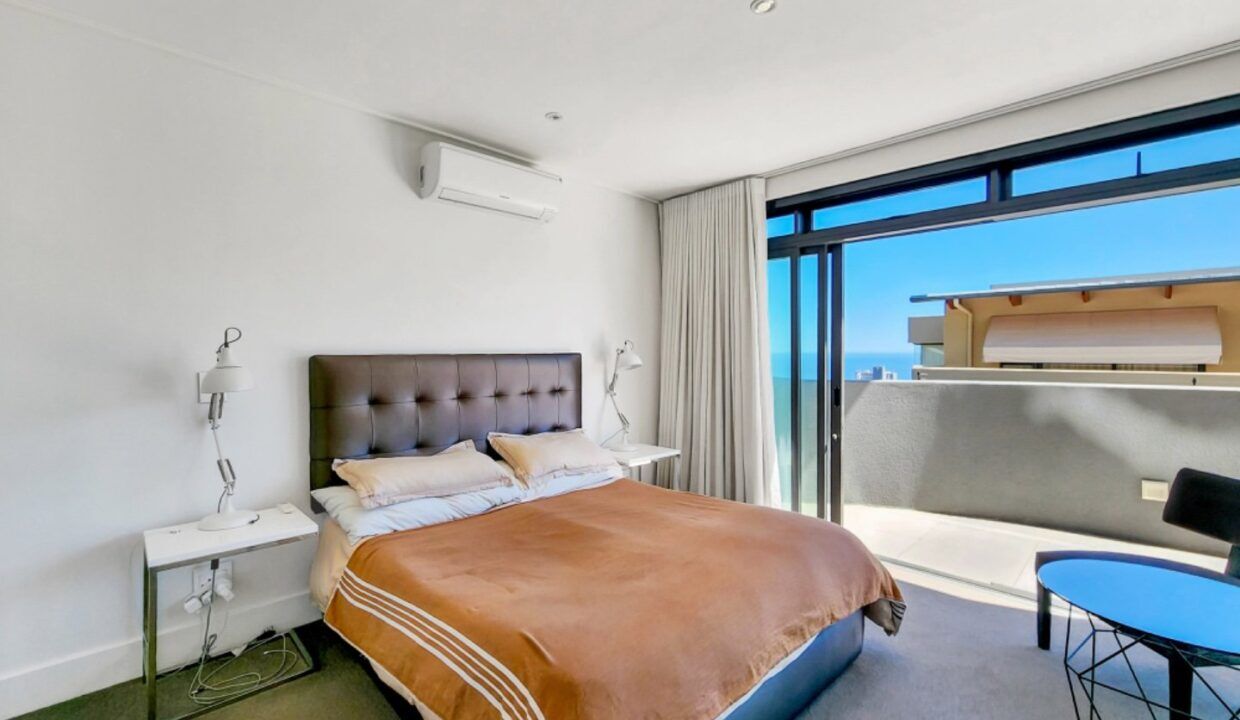 2 Bedroom Apartment For Sale in Sea Point, photo 6