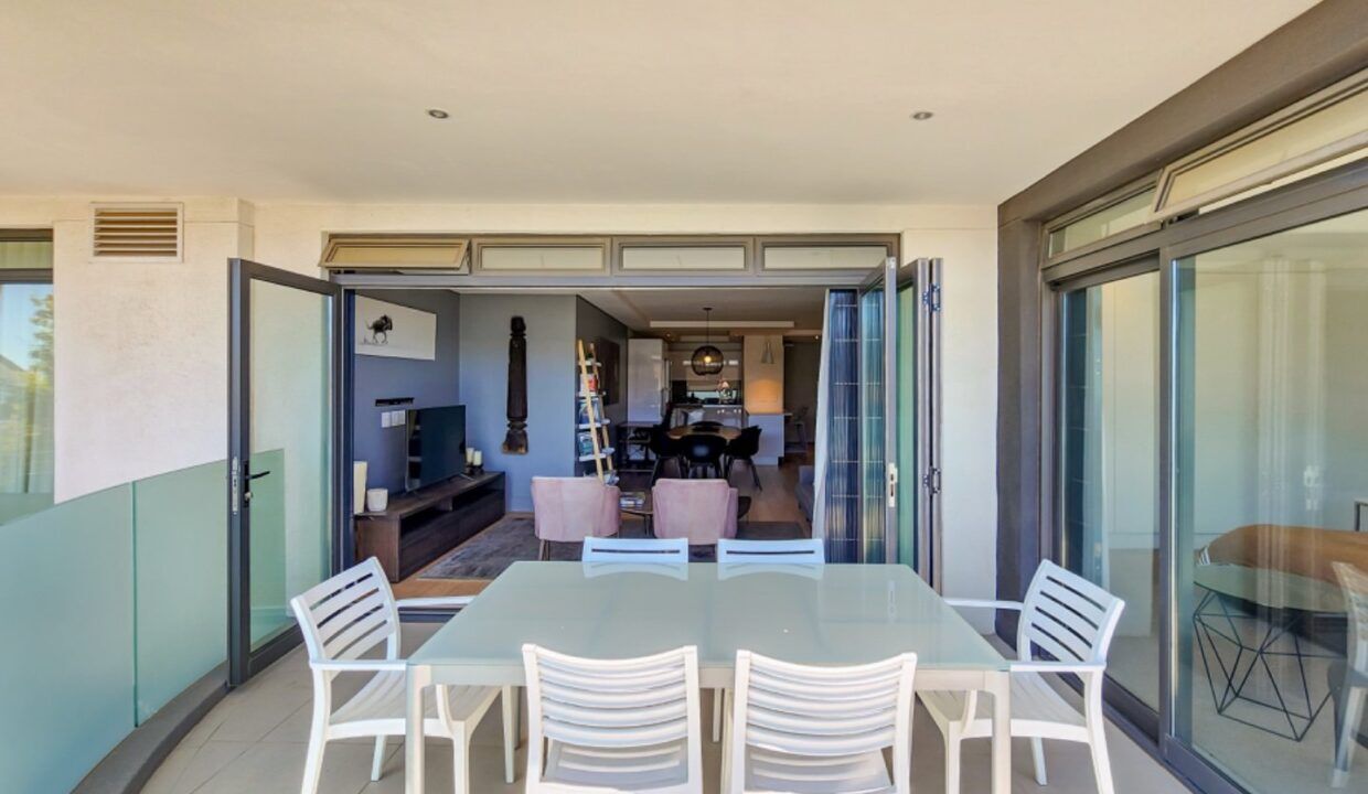 2 Bedroom Apartment For Sale in Sea Point, photo 9