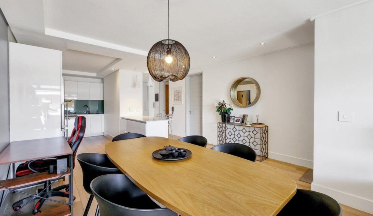 2 Bedroom Apartment For Sale in Sea Point, photo 12