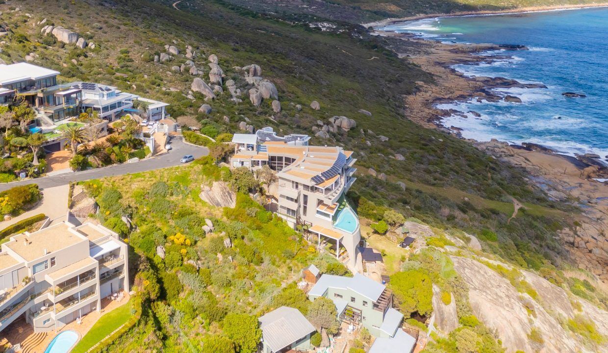 4 Bedroom Apartment For Sale in Camps Bay, photo 4