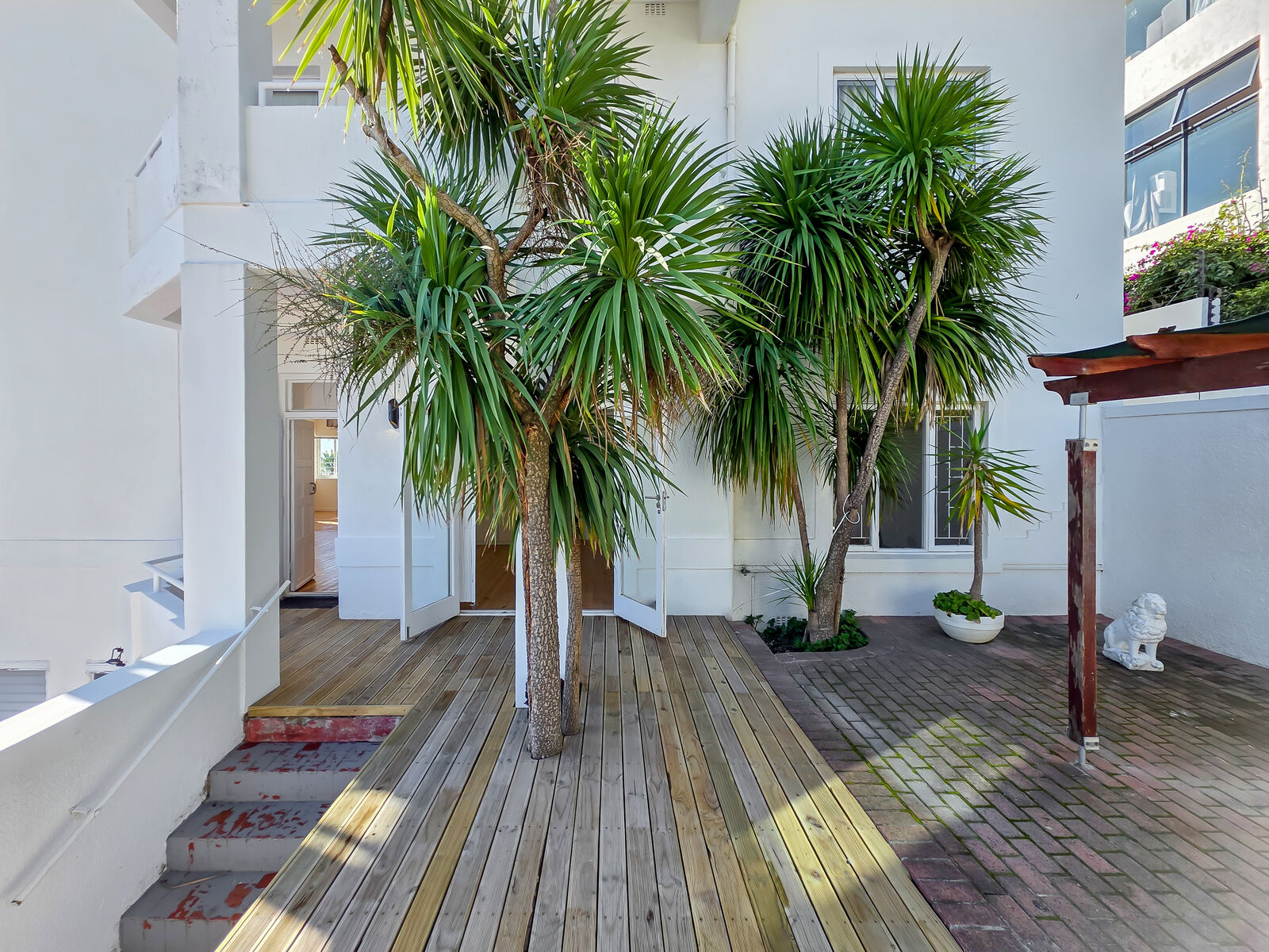 3 Bedroom Apartment To Let in Sea Point, photo 2