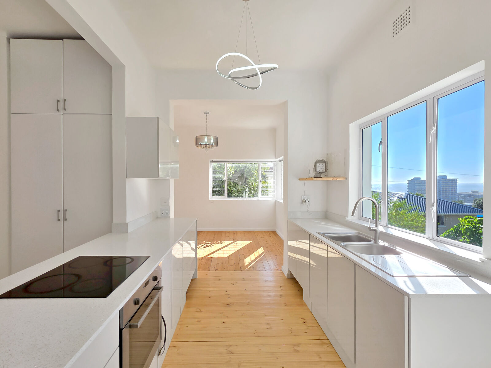 3 Bedroom Apartment To Let in Sea Point, photo 8