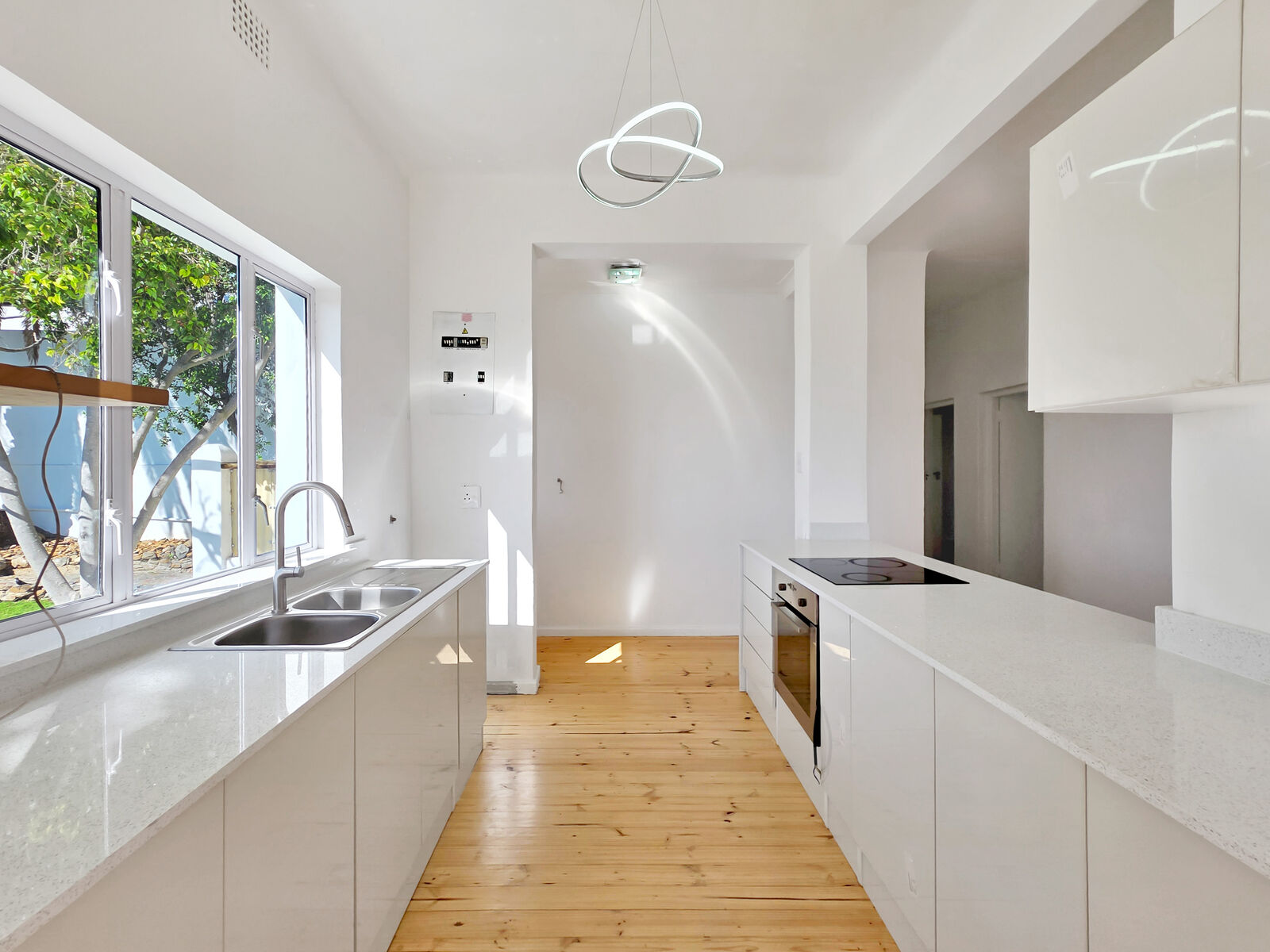 3 Bedroom Apartment To Let in Sea Point, photo 9