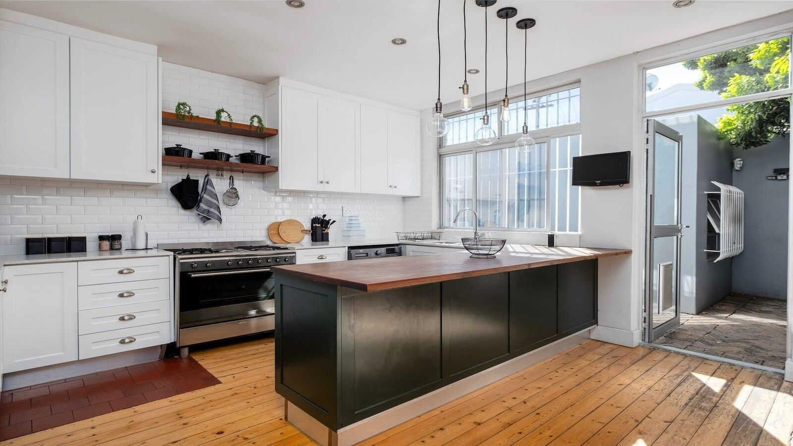 4 Bedroom House For Sale in Bantry Bay, photo 7