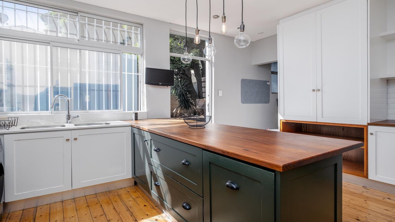 4 Bedroom House For Sale in Bantry Bay, photo 9