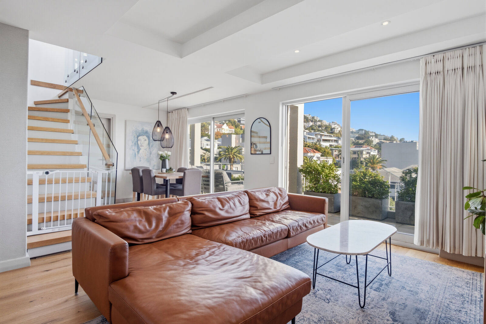 2 Bedroom Apartment For Sale in Bantry Bay, photo 2