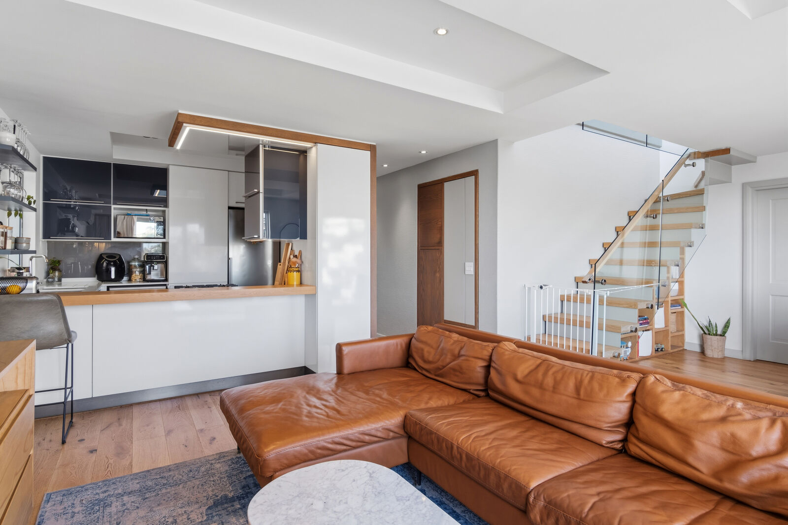 2 Bedroom Apartment For Sale in Bantry Bay, photo 3