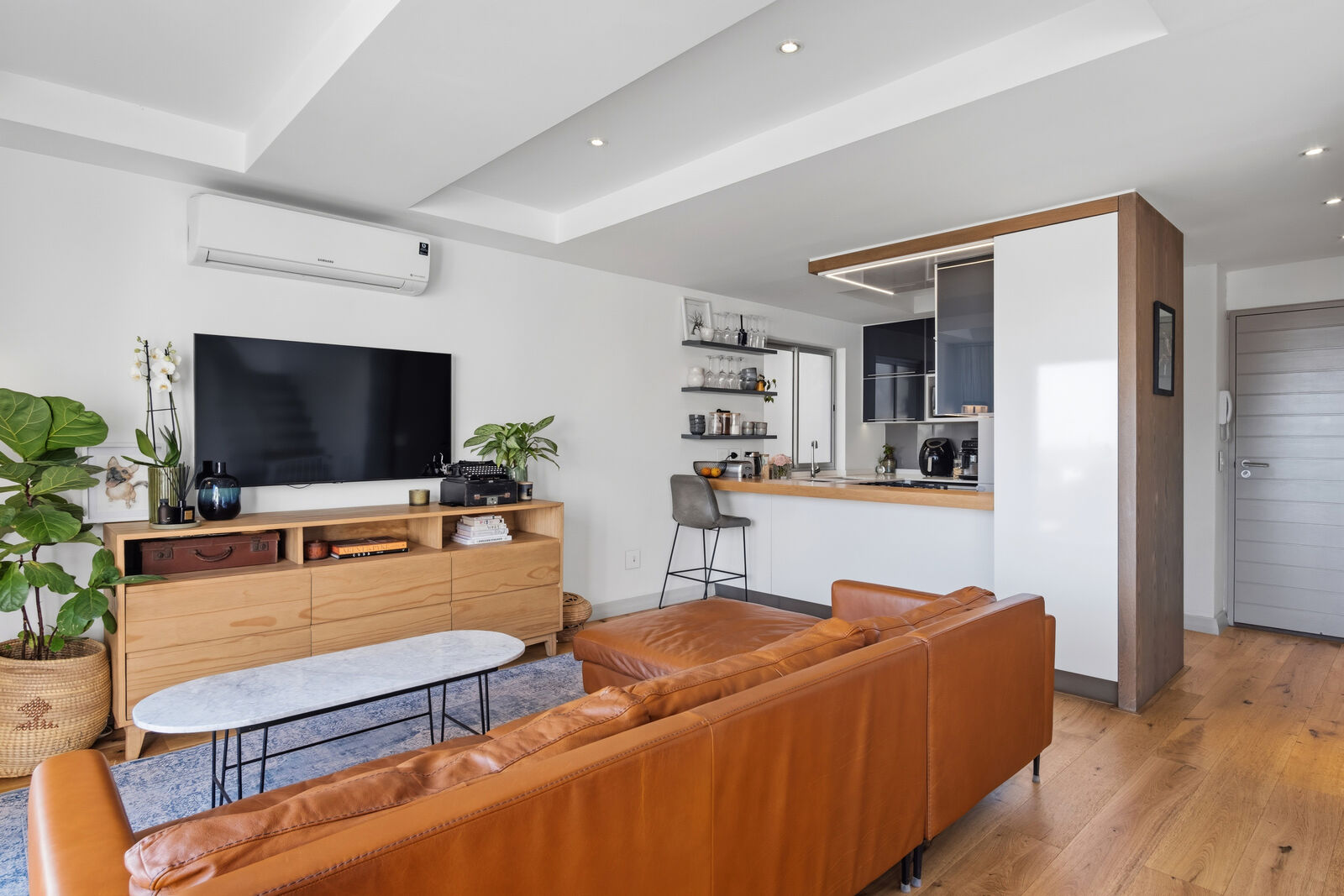 2 Bedroom Apartment For Sale in Bantry Bay, photo 4