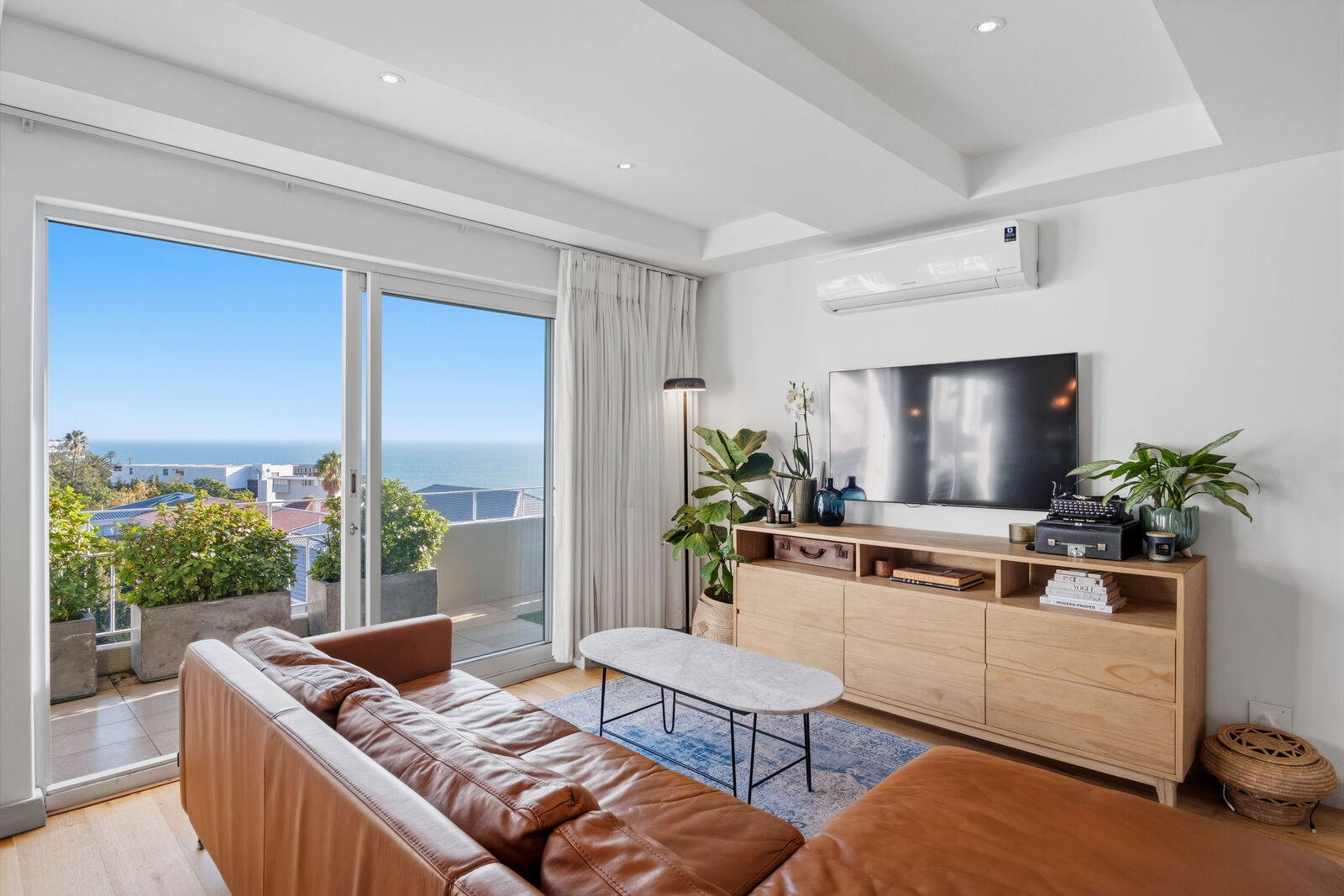 2 Bedroom Apartment For Sale in Bantry Bay, photo 5