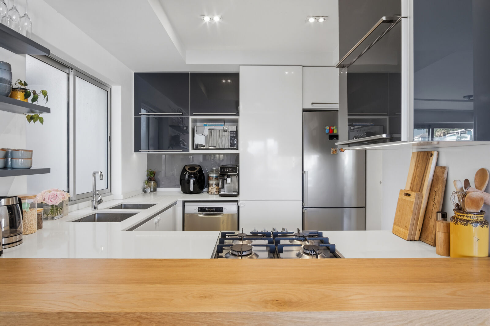 2 Bedroom Apartment For Sale in Bantry Bay, photo 6