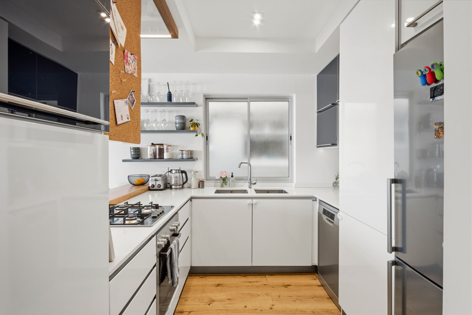 2 Bedroom Apartment For Sale in Bantry Bay, photo 7
