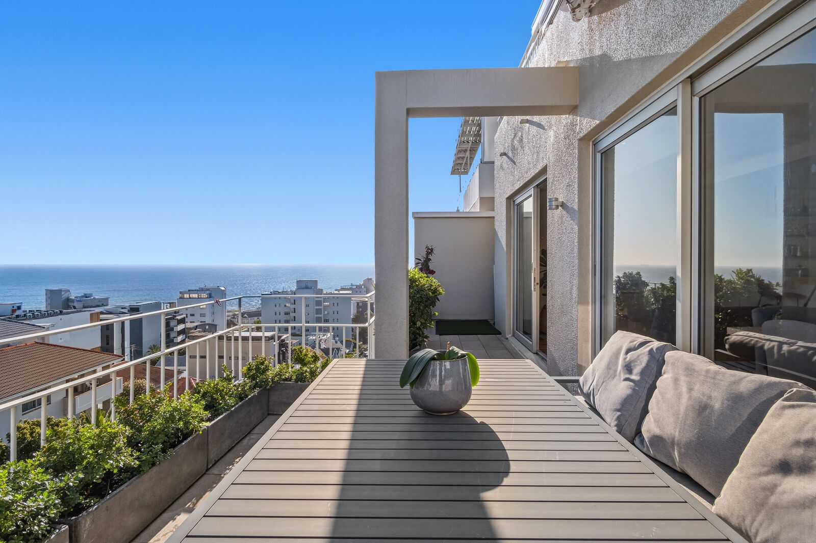 2 Bedroom Apartment For Sale in Bantry Bay, photo 8