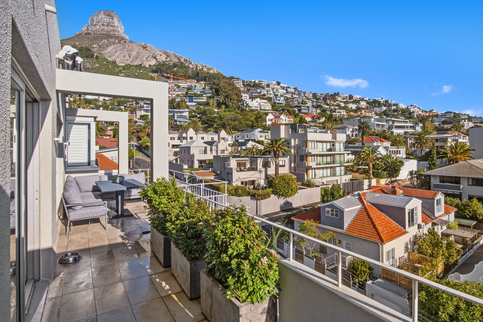 2 Bedroom Apartment For Sale in Bantry Bay, photo 9