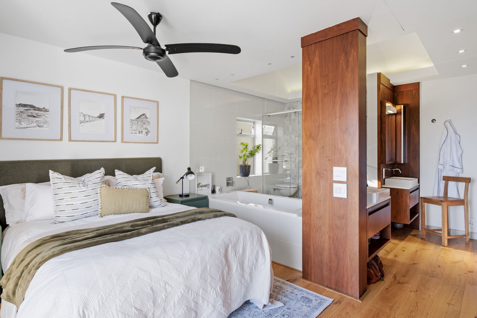 2 Bedroom Apartment For Sale in Bantry Bay, photo 11